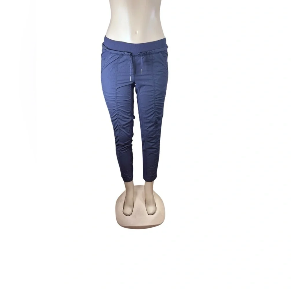 lululemon athletica dance studio Mid-Rise joggers women's pants ( size 6 )